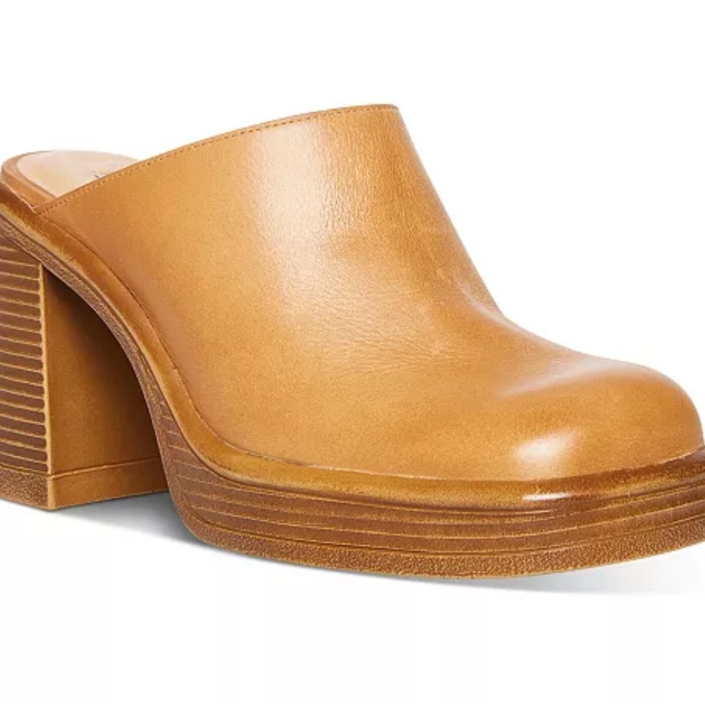SOLD - Steve Madden Tan Clogs